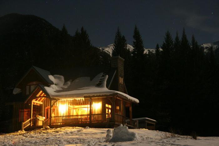 Nipika Mountain Resort レイディアム・ホット・スプリングス エクステリア 写真