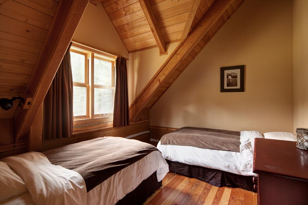 Nipika Mountain Resort レイディアム・ホット・スプリングス エクステリア 写真